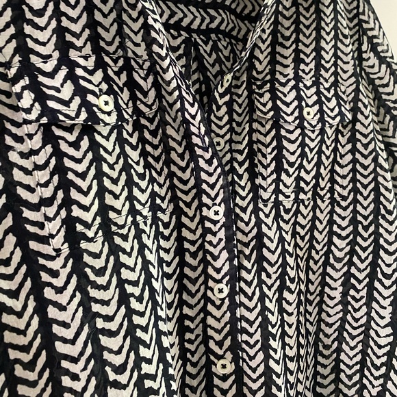 J Crew Top size XS Black White Chevron Print Pocket 1/2 Button Up Roll Sleeves - Picture 3 of 5
